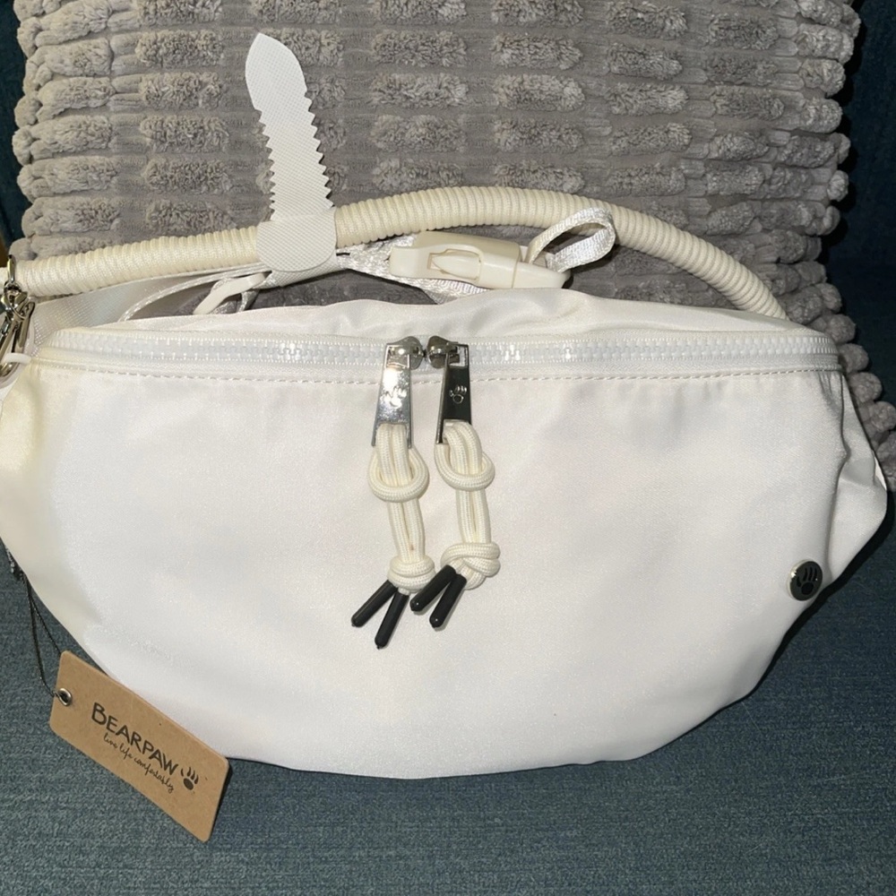Bearpaw Belt Bag Womens Ivory Sports Waist Shoulder Crossbody Pack Active NWT$78